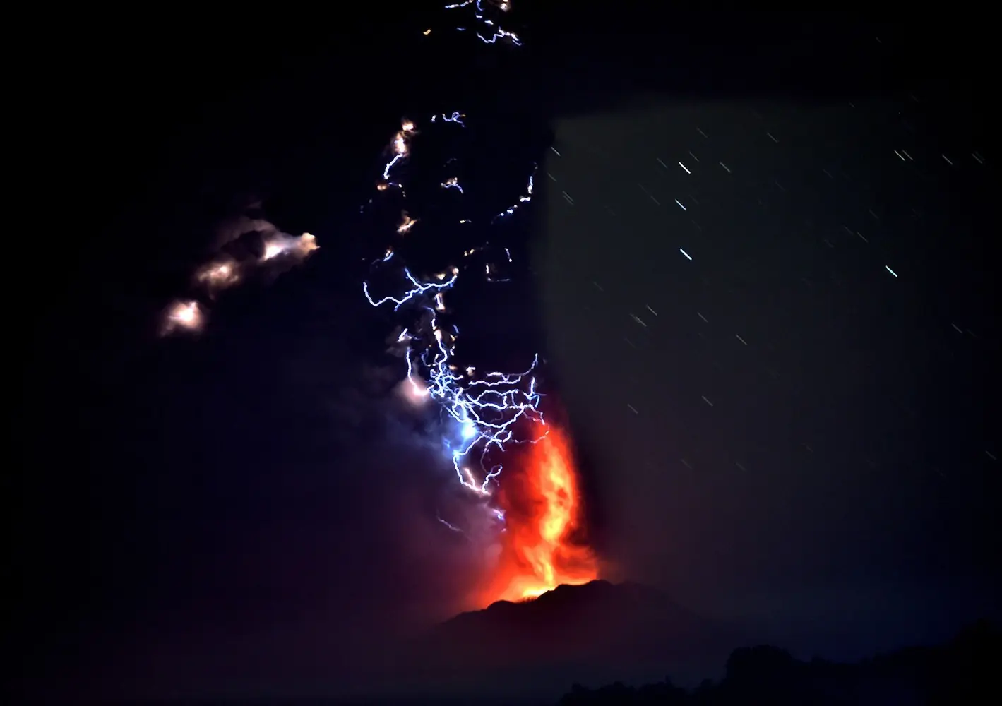 Erupcion Calbuco desde la NASA Erupcion Calbuco desde la NASA