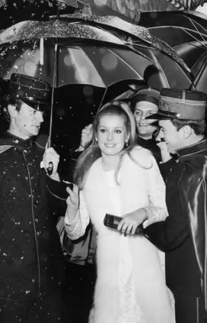 Bella de día y de noche, Catherine Deneuve