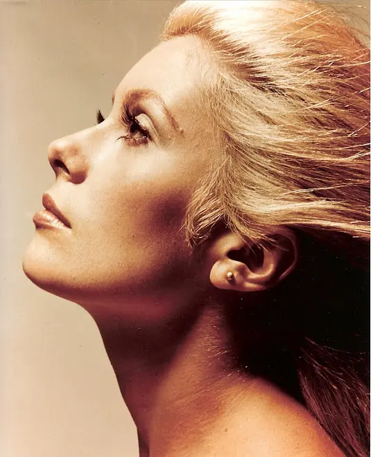 Bella de día y de noche, Catherine Deneuve