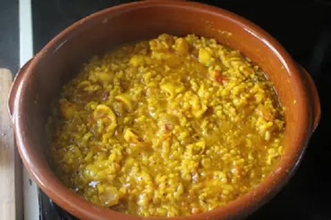 Arroz con gambas y calamares