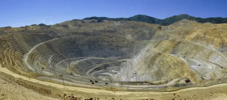 Los 8 Agujeros más profundos del Mundo Los 8 Agujeros más profundos del Mundo