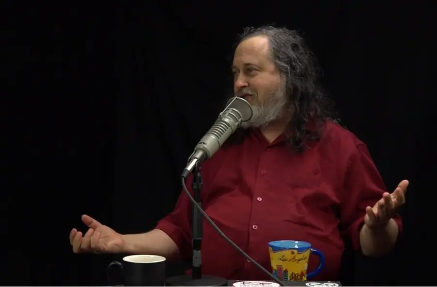 Stallman: “Snowden merece ser puesto a cargo de la NSA”
