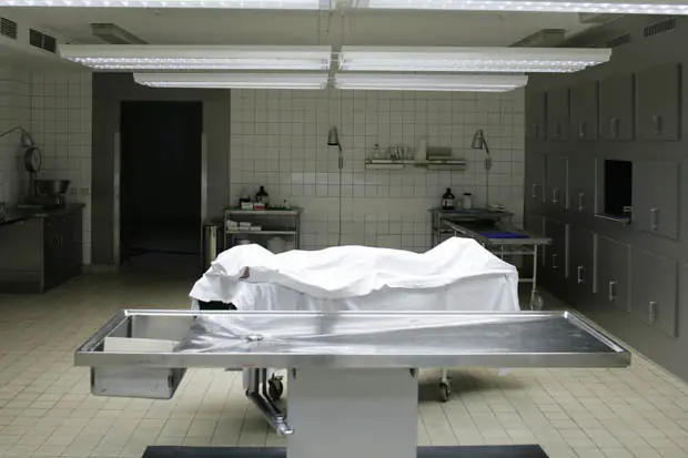 Una historia de terror en la morgue
