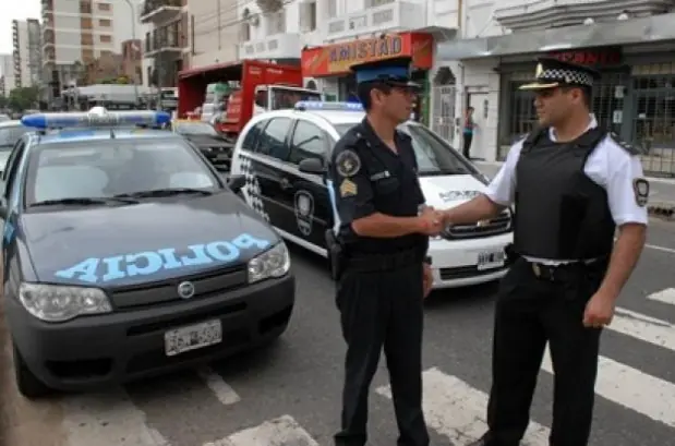 Bardo entre policías en un post de Mercadolibre! Míralo papu