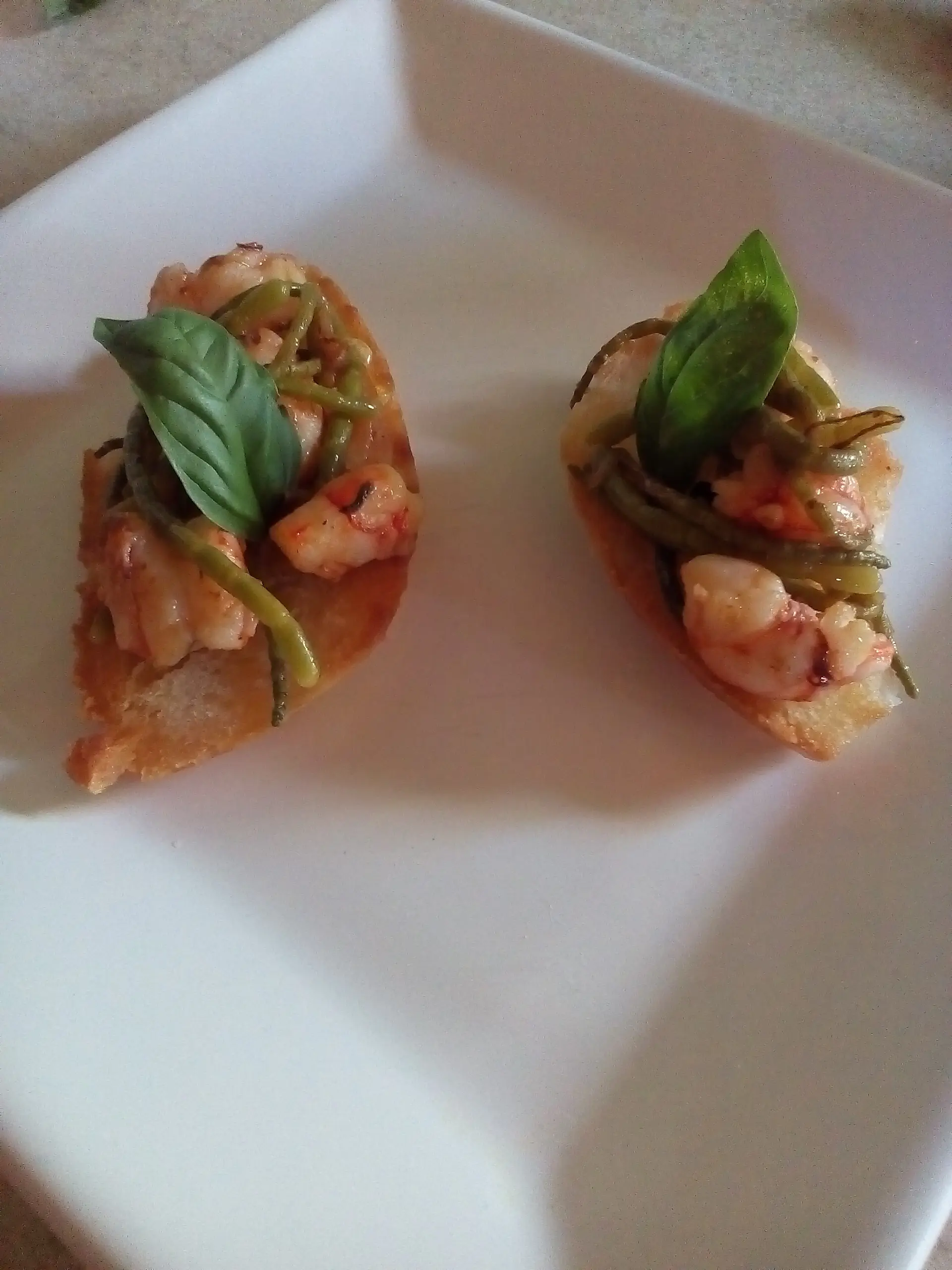 Bruschetta d salicornia y langostino escabechado fotoreceta