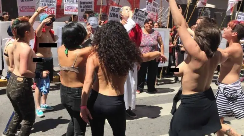 Crítica al #Tetazo por Agustín Laje