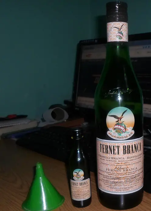 Como llenar una botella mini de Fernet Branca