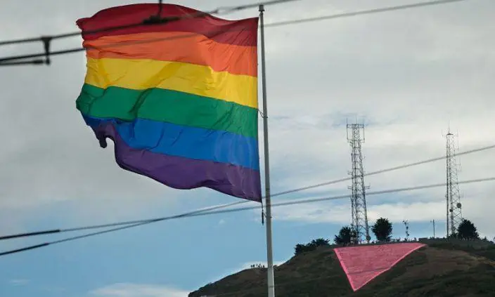 De símbolo de discriminación nazi a símbolo del orgullo gay