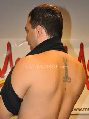 Cristian castro se tatuo un pito