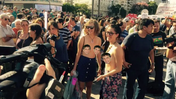 Si las feministas ganan, Taringa permitirá shoutear senos???