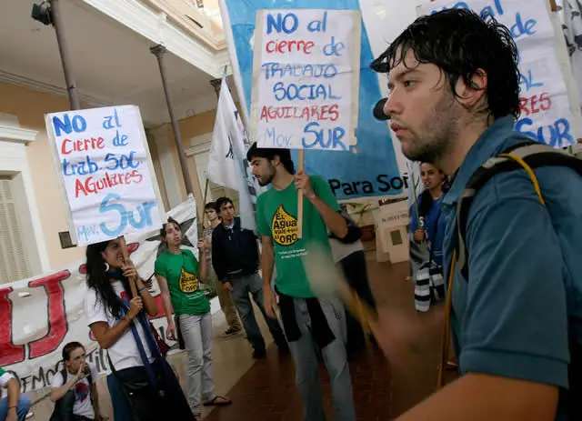 los paises son pobres por su exceso de historiadores y zurdo