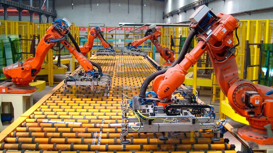 Fábrica reemplaza 90% del personal con robots exitosamente