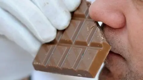 Urgente: se busca catador de chocolate, buen sueldo