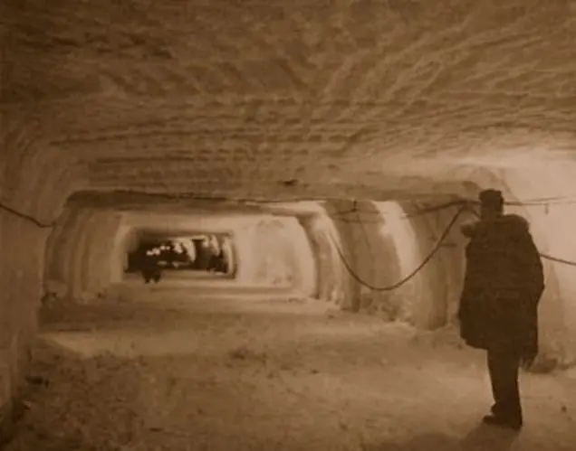 Iceworm: la ciudad secreta oculta bajo los glaciares