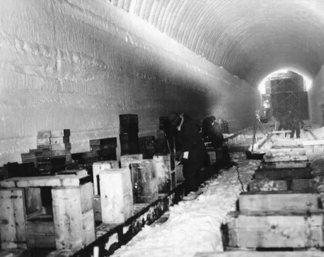Iceworm: la ciudad secreta oculta bajo los glaciares