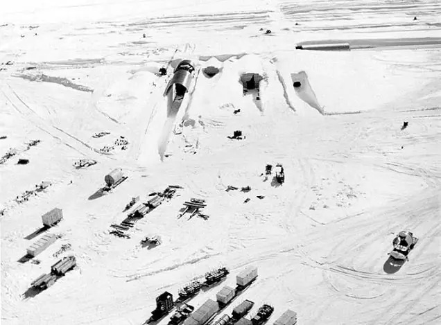 Iceworm: la ciudad secreta oculta bajo los glaciares
