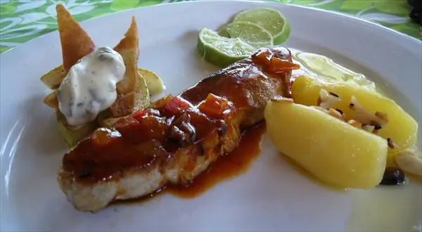 Churrasco de pez aguja en salsa toscana