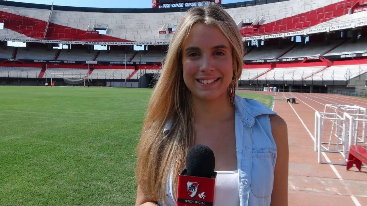 Se filtran fotos de periodista hot de river