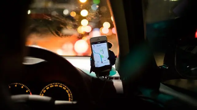 Infiel acusa a Uber de su divorcio y pide indemnización