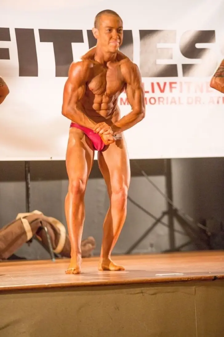 Hombre transgénero se transforma en físicoculturista