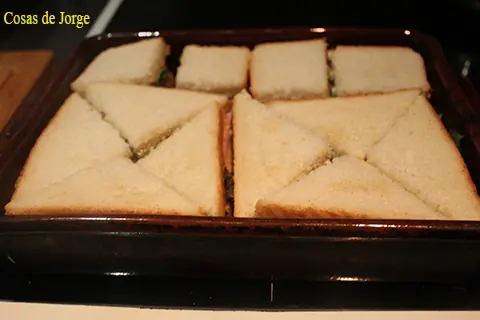 Pan de molde con lechuga y jamón cocido