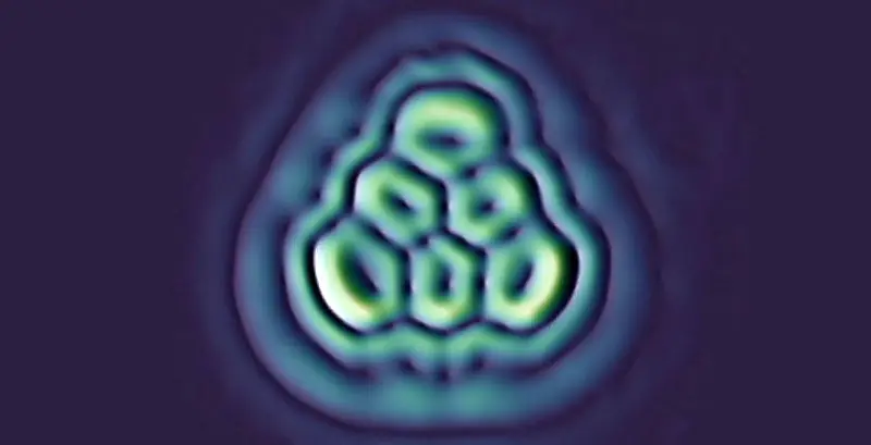 Crean molécula triangular perfecta predicha hace 70 años