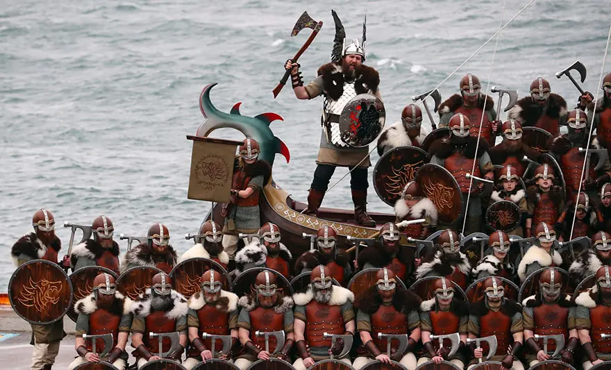 Fotos epicas del Festival Vikingo Up Helly Aa en Escocia