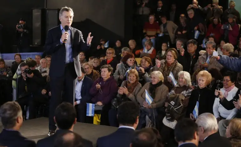 Macri bajó las jubilaciones por decreto