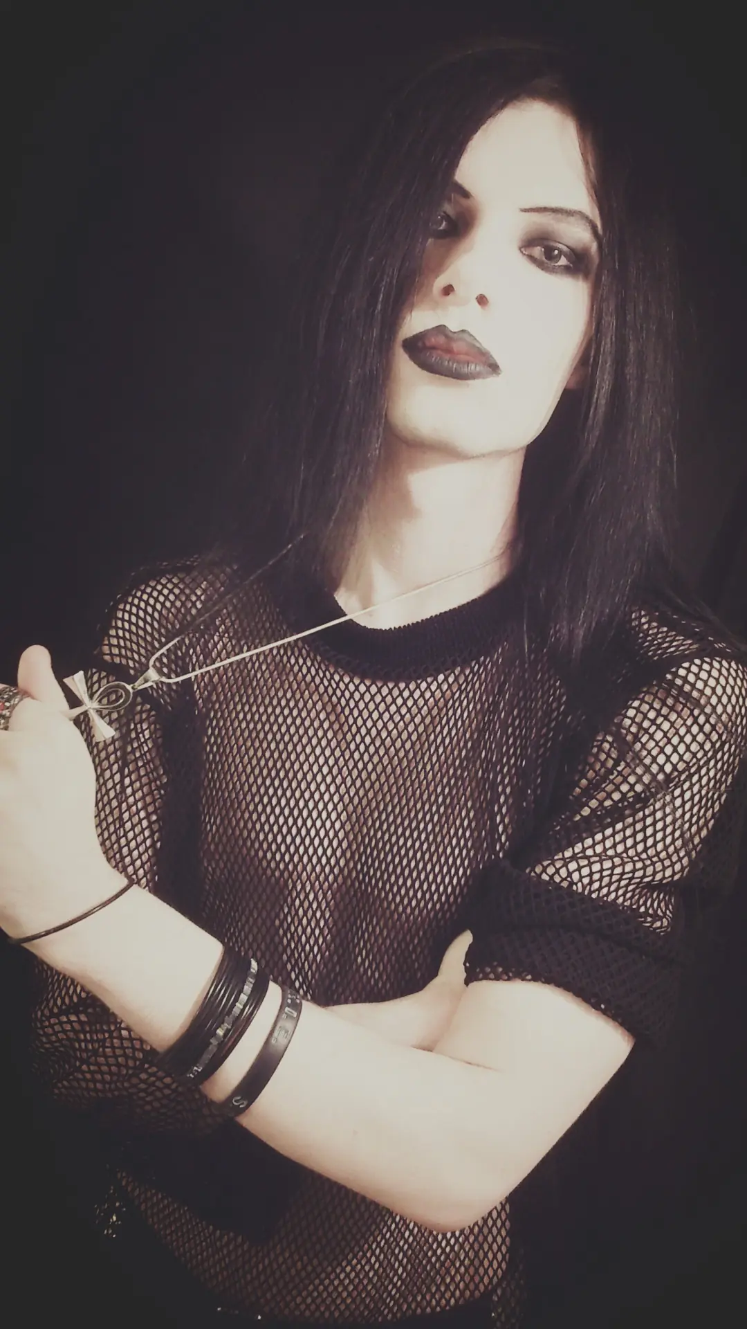 ThoЯne Bathory el chico gotico androgeno: