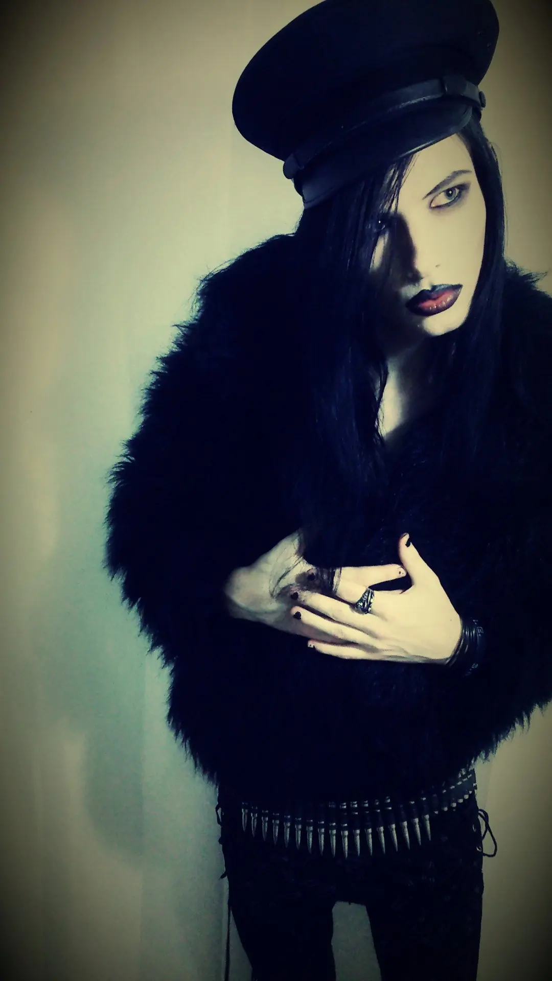 ThoЯne Bathory el chico gotico androgeno: