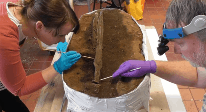 Encuentran espada de bronce de 3.000 años intacta