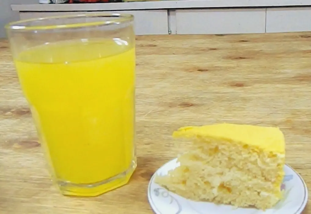 Pastel de emoji enamorado, ideal para San Valentin