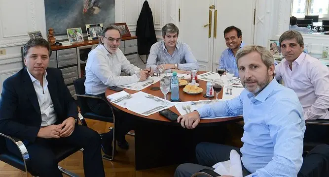 Macrismo viaja a EEUU a endeudar mas a la Argentina