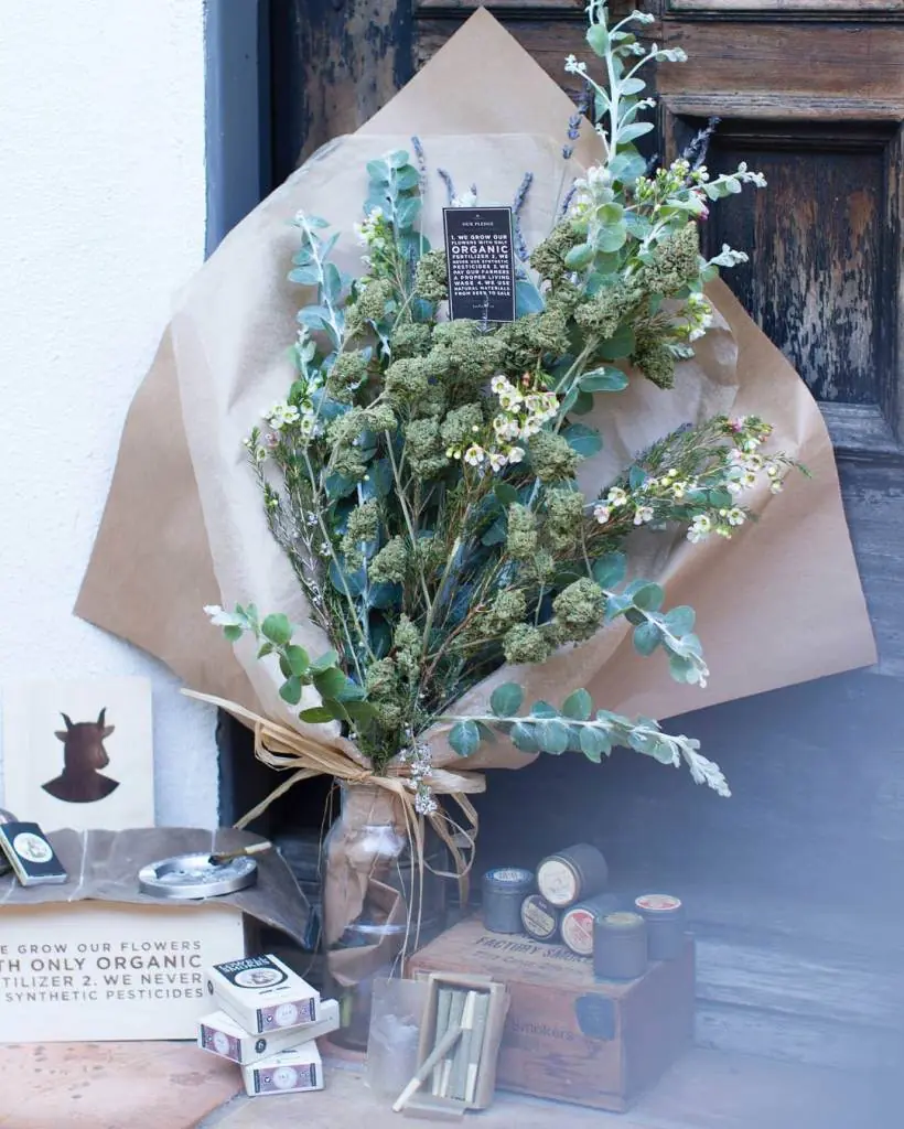Envía ramos de marihuana como si fueran flores