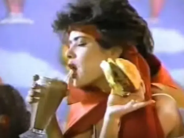 Así se veía Salma Hayek en 1988 en un comercial inédito