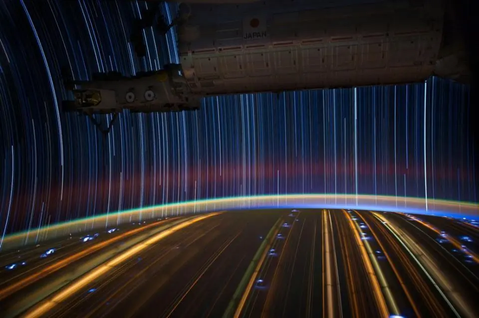 Como puedo viajar por el espacio sin meterme en problemas?