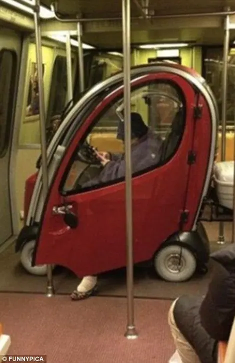 Lo extraño que puede llegar a ser viajar en metro...