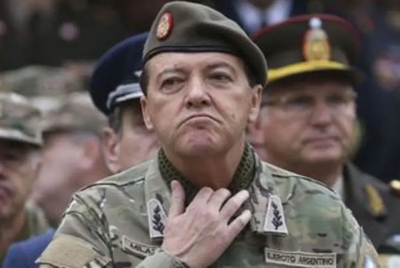 Buenas noches, soldado. Hoy, usted, es un Preso Político más