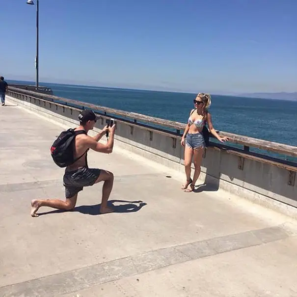 Novios “obligados” a tomarle fotos perfectas a sus novias