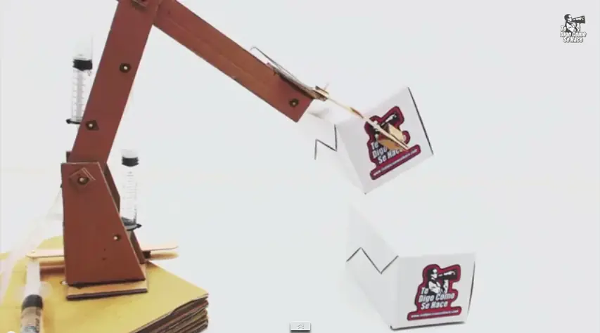 Te digo como hacer un brazo robotico con sistema hidraulico