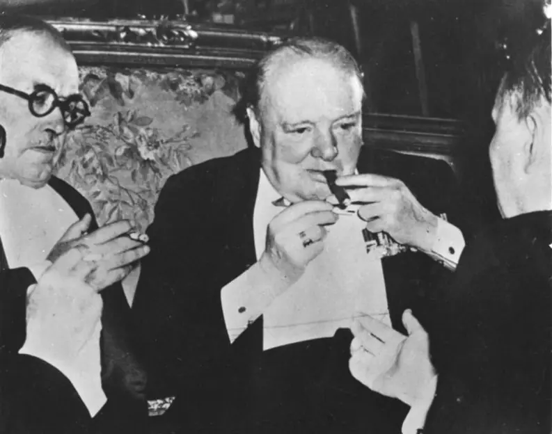 La otra cara de Winston Churchill: ensayo sobre los aliens
