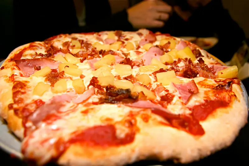 El Presidente de Islandia quiere prohibir la pizza con piña