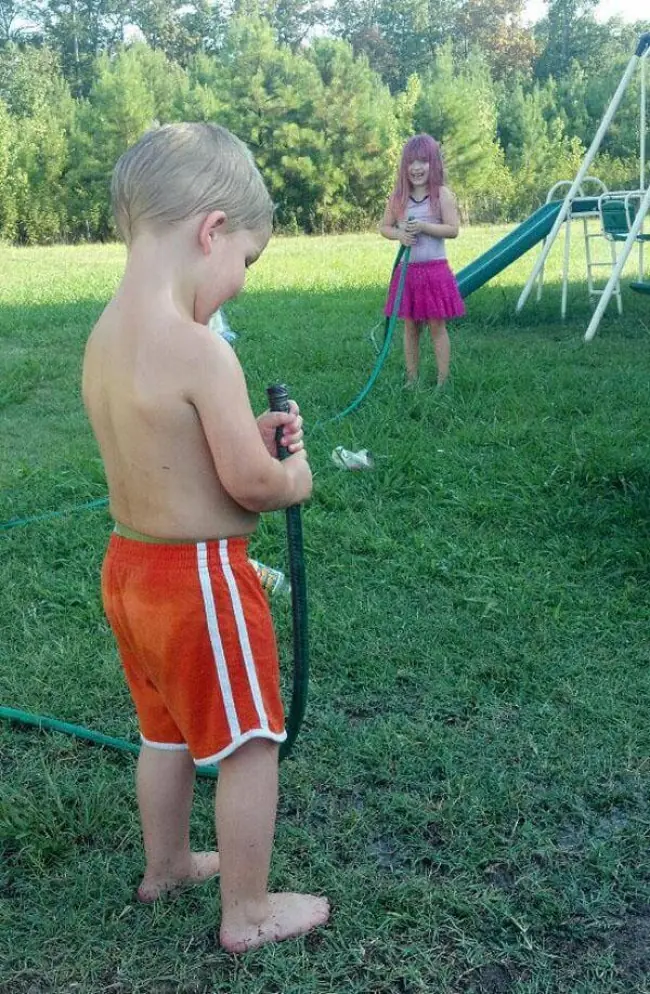 13 Pruebas de que las mejores bromas nacen entre hermanos