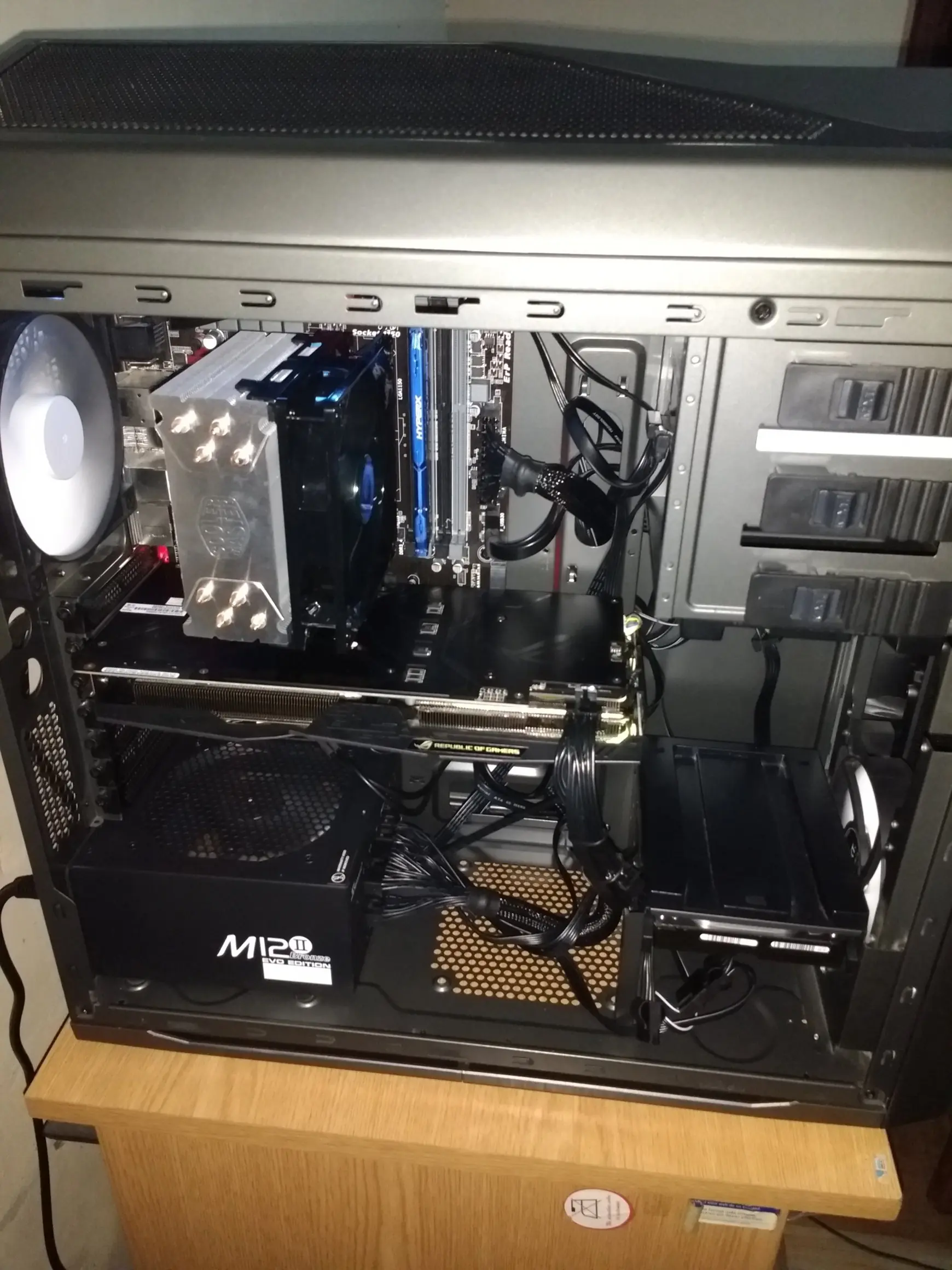 Terminé mi compu, estoy muy feliz y muy triste.