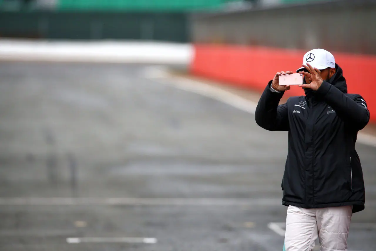 W08