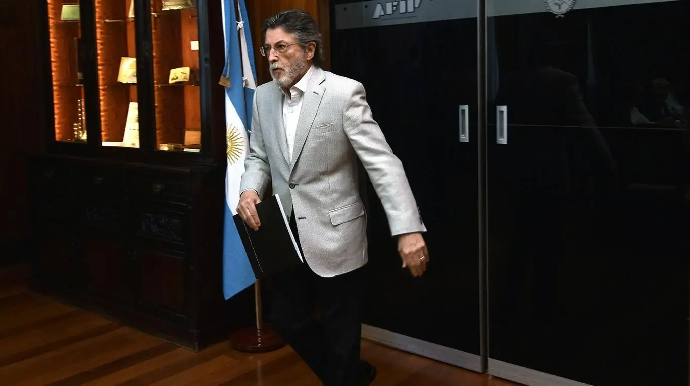 Tarjeta de débito para todos y todas. AFIP podrá multar
