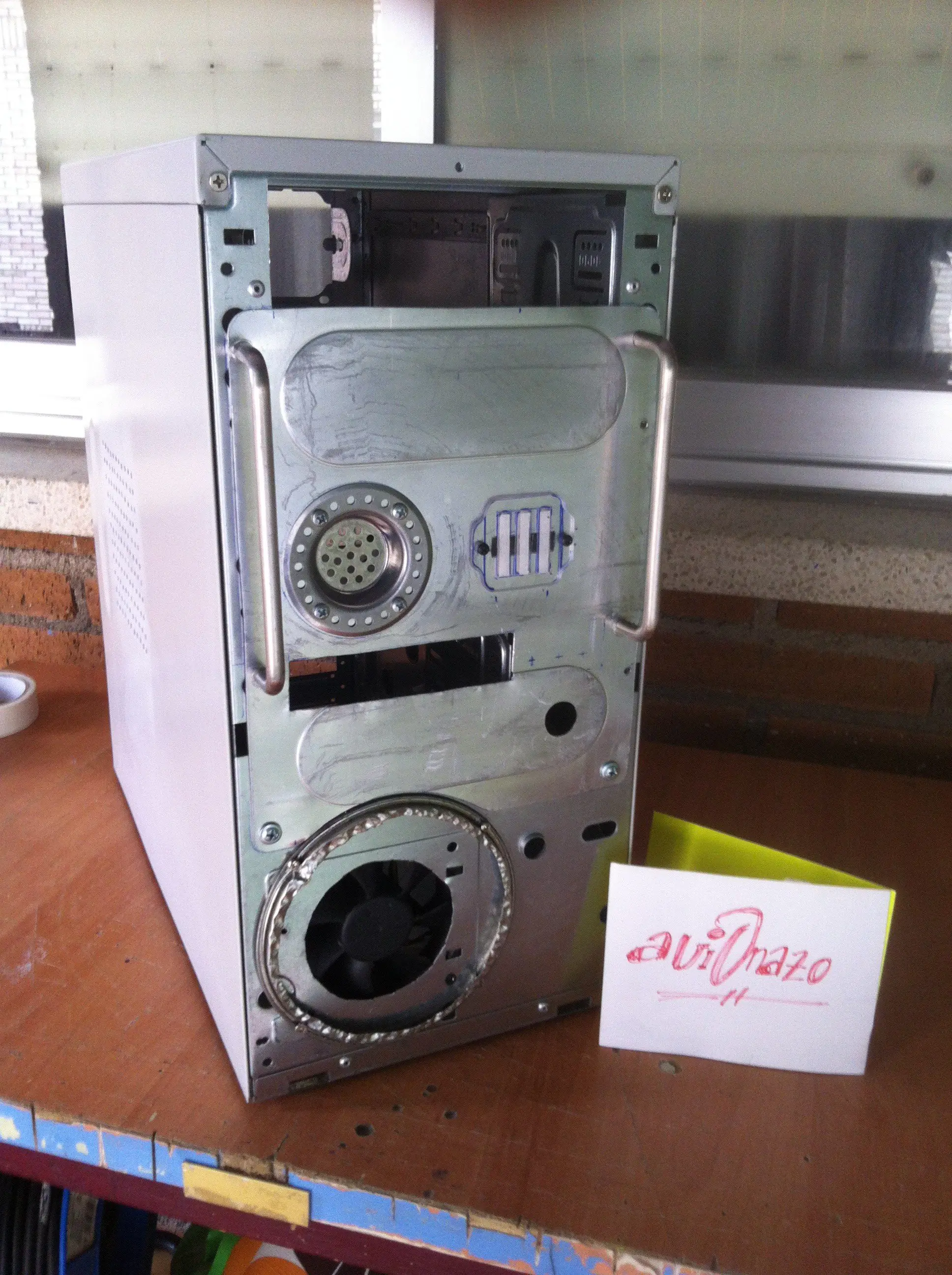 pintar gabinete pc con aerosol
