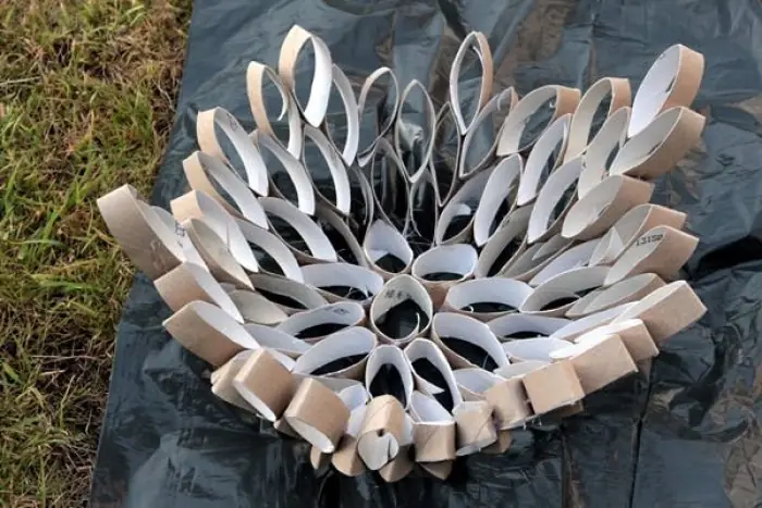 Cómo hacer una lámpara con tubos de cartón