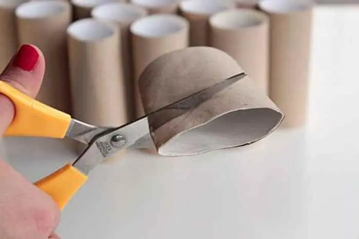 Cómo hacer una lámpara con tubos de cartón