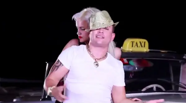 Fin del misterio ésto es lo que dice la letra de "el taxi"